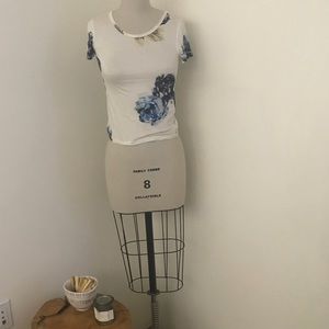 FLORAL PRINT SS CROPPED TEE